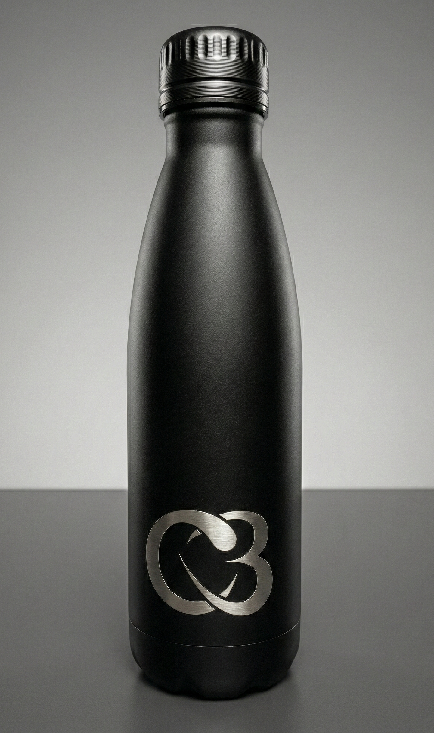 Botella Core Negra Premium con Logo Plateado